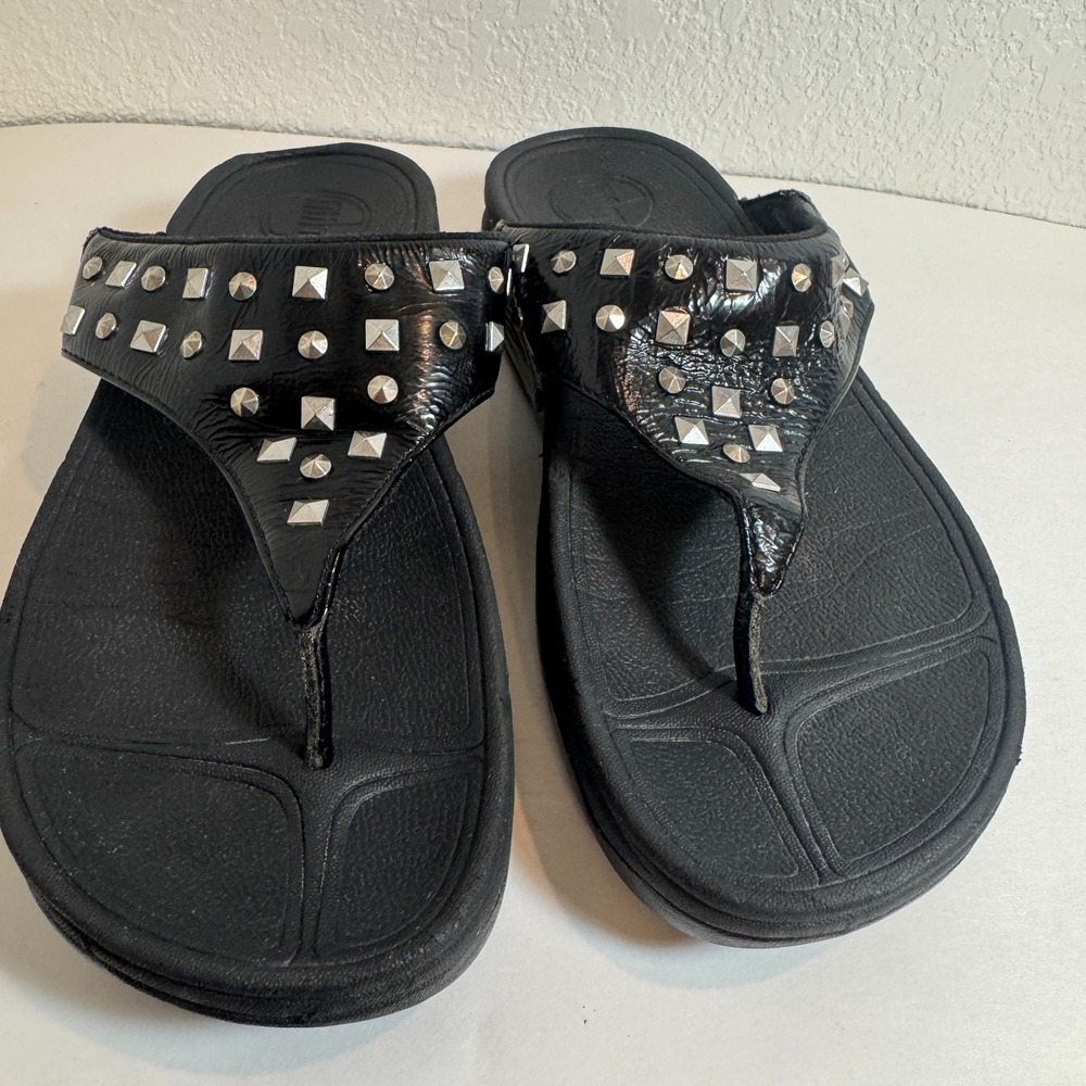 FitFlop Walkstar Black Patent Studded Sandals Toe Post Thongs Womens 7